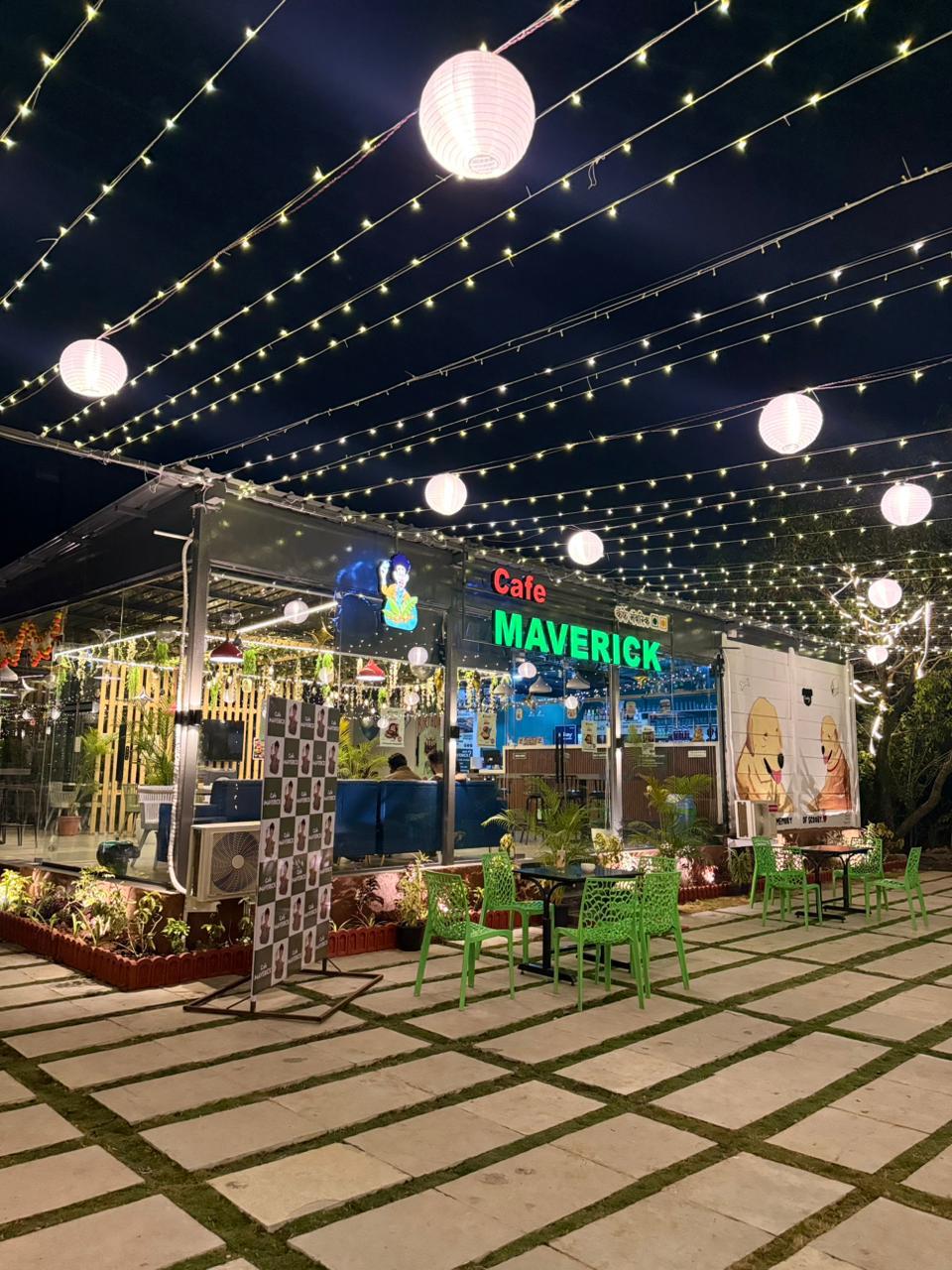 Café Maverick Wakhan, Karad storefront, from the official menu